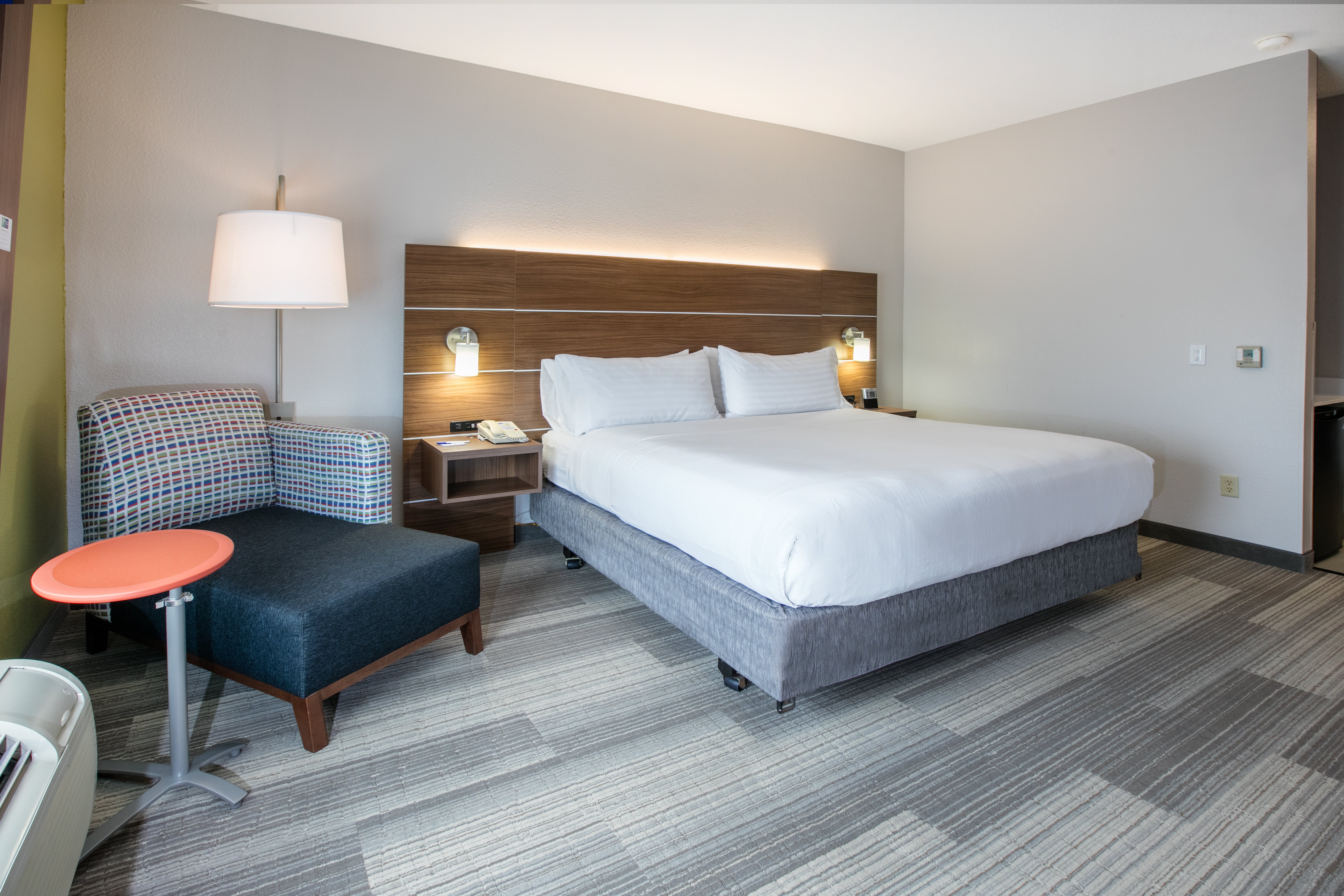 Holiday Inn Express Hotel And Suites Dallas Grand Prairie I 20 34/80