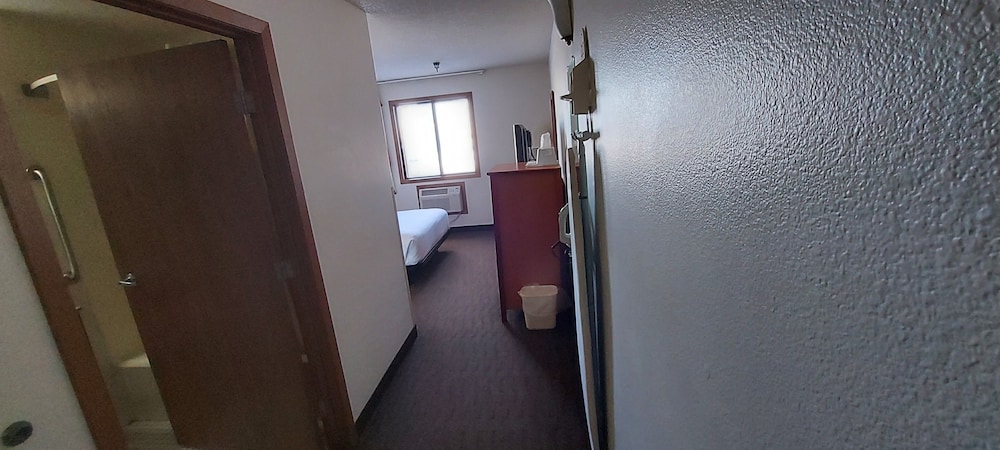 Days Inn by Wyndham Willmar 24/33