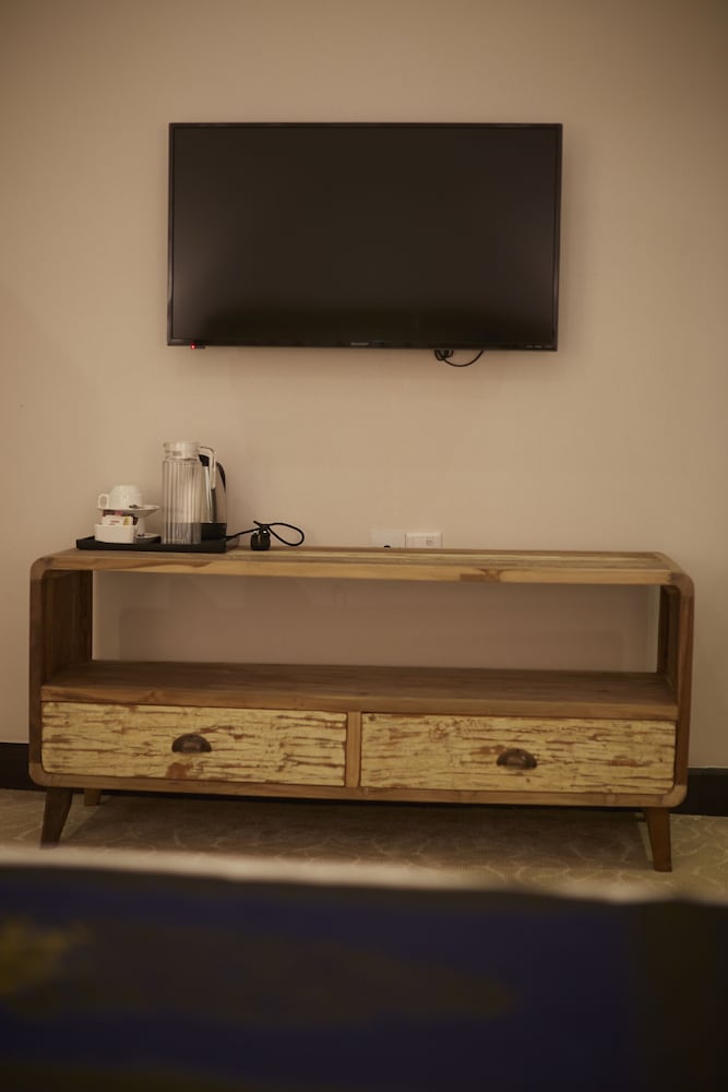 1825 Gallery Hotel 7/50