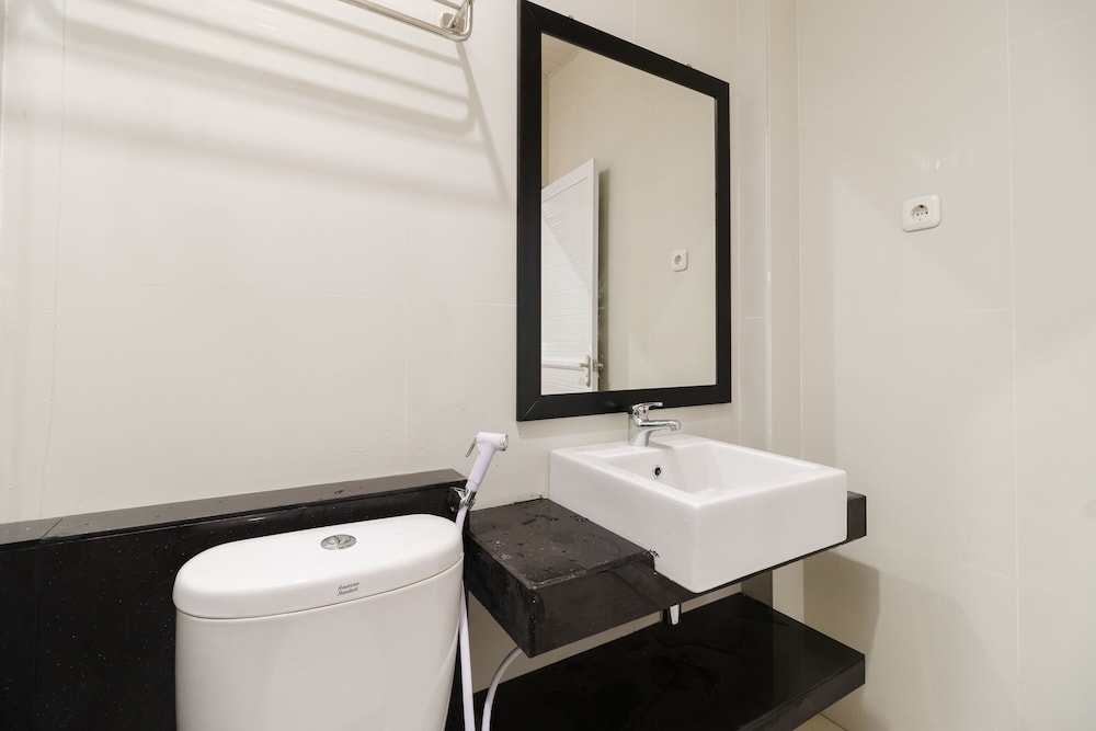 RedDoorz Plus near Palembang Icon Mall 2 15/15