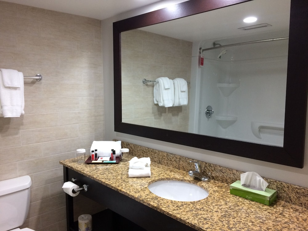 Ramada By Wyndham Cornwall 28/71