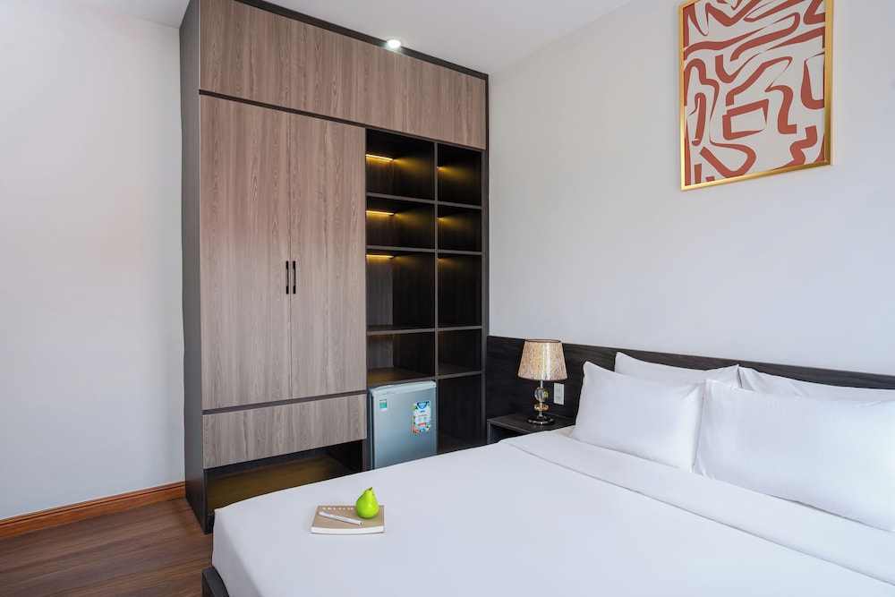 DELUXE, DOUBLE BED