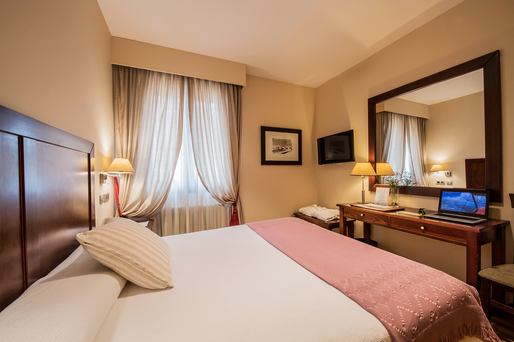 Room, Single, Double Bed