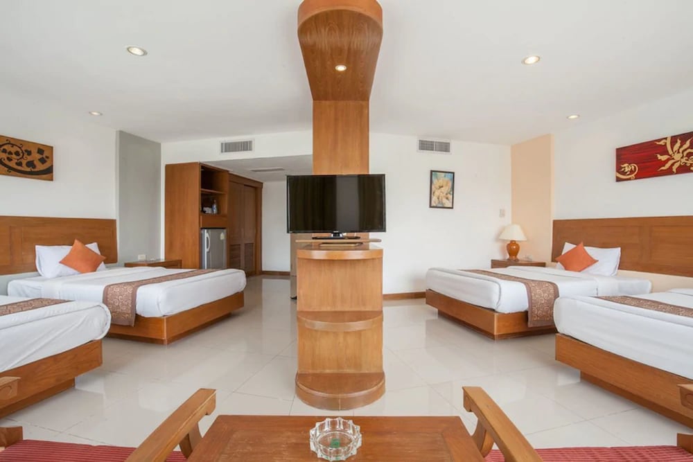 Royal Palace Hotel 53/66