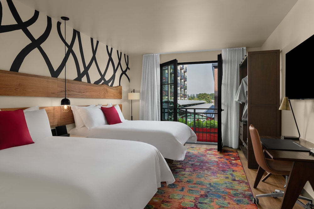 DELUXE, 2 QUEEN BEDS