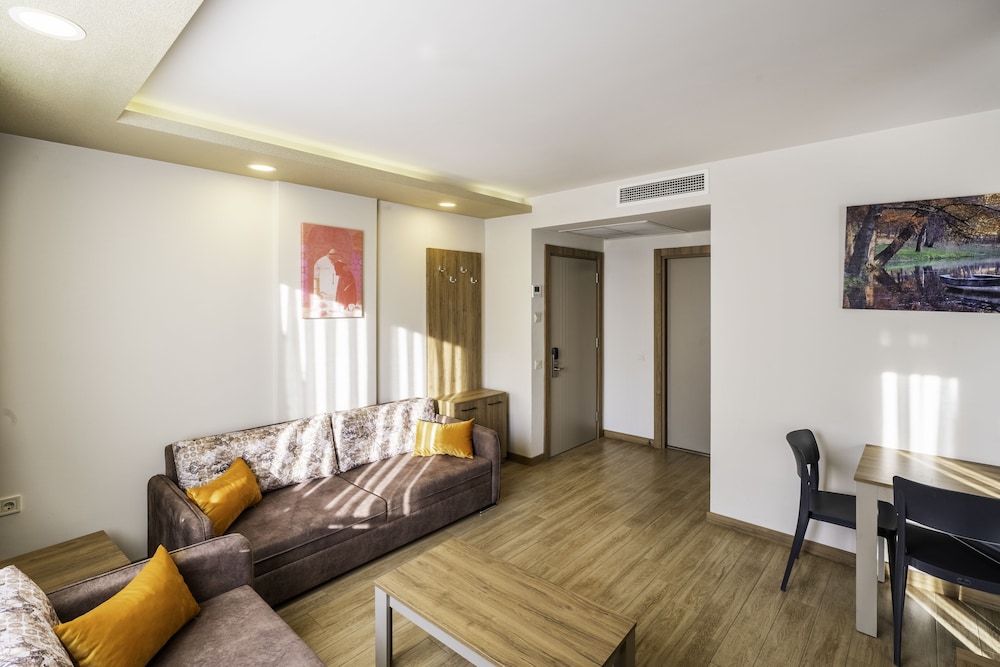 Golden World Suite Hotel 18/35