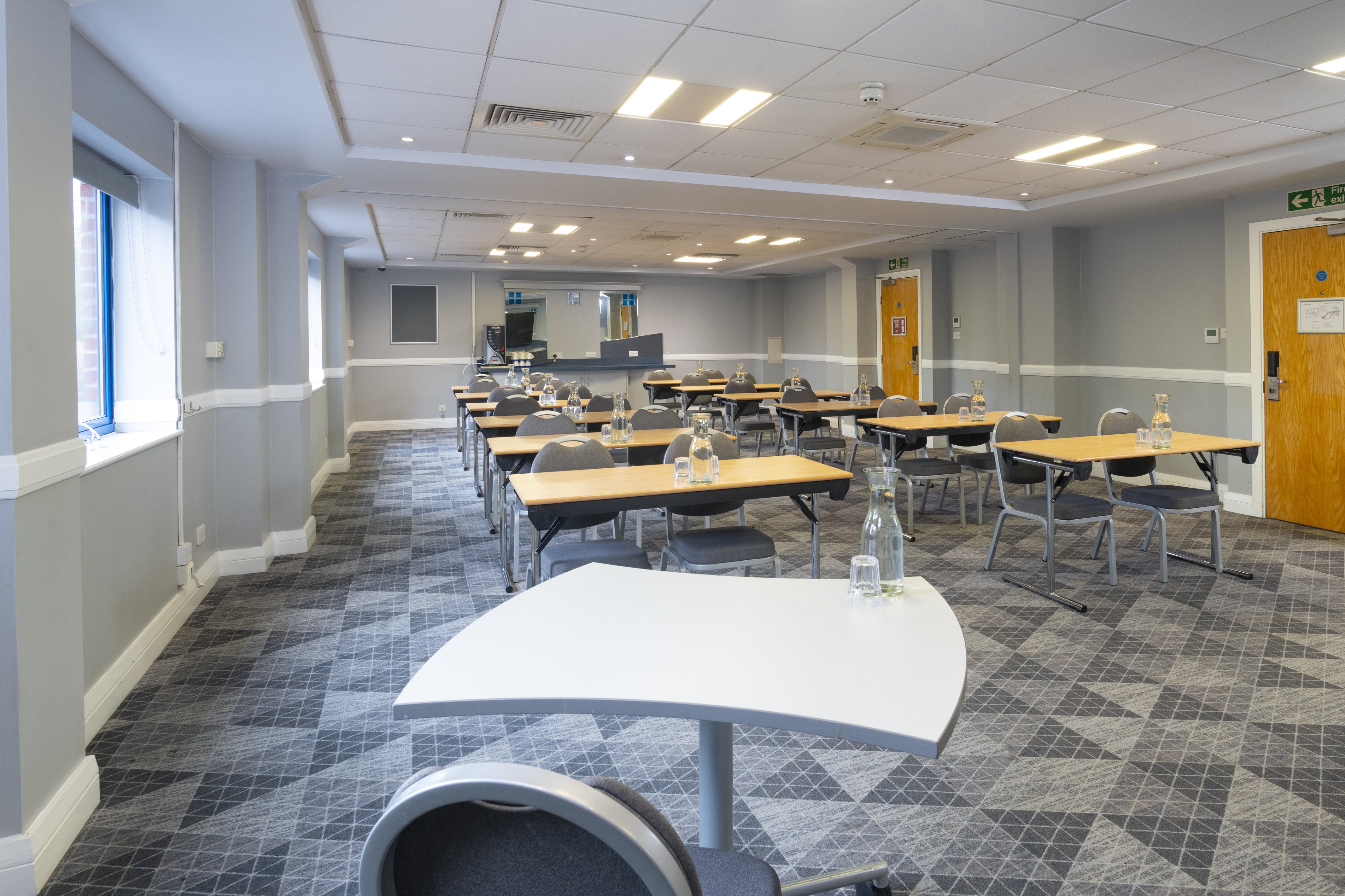 HOLIDAY INN EXPRESS BIRMINGHAM NEC 54/73