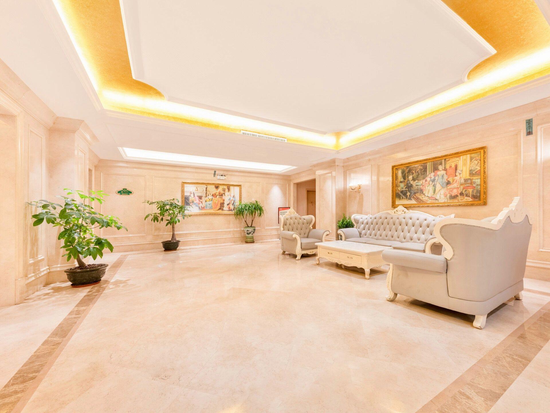 Vienna Hotel (Shenzhen Botanical Garden Road store) 36/52