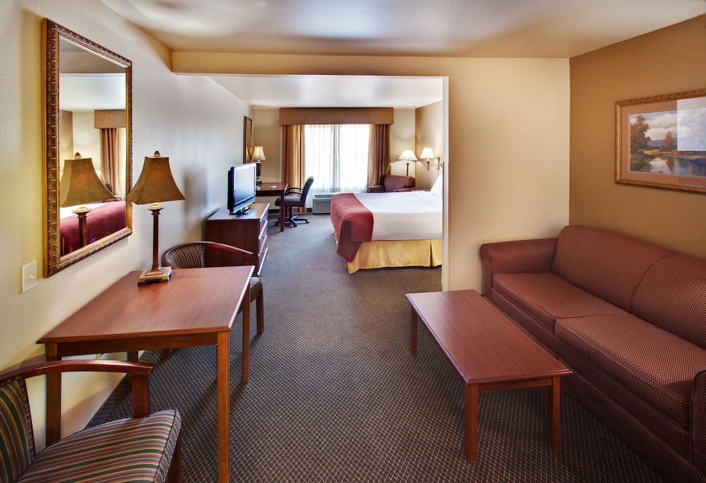 Holiday Inn Express Hotel And Suites Brookings 38/66