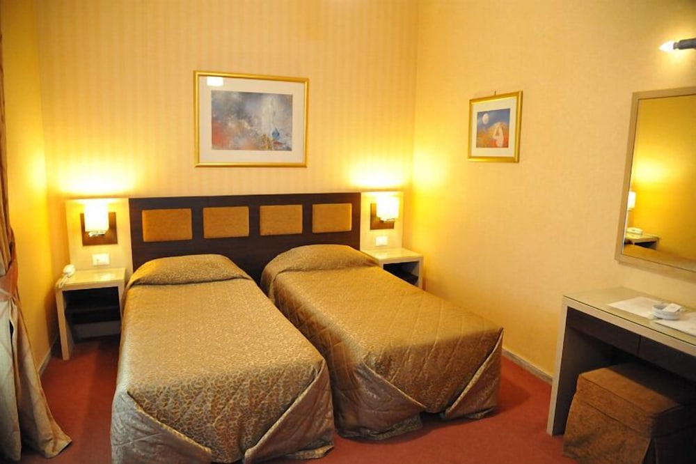 Rex Hotel 42/48