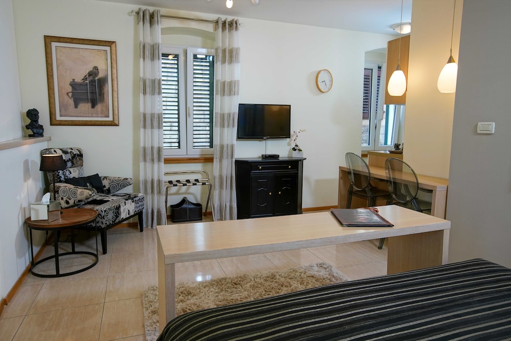 Boutique Guest Accommodation Zephyrus 60/80