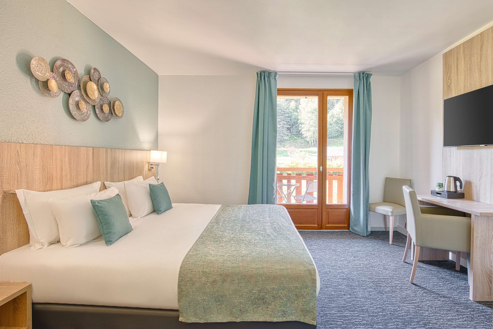 Classic, King Bed, Garden View, Bathtub