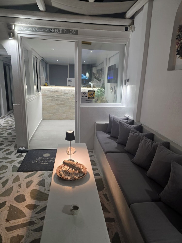 Zoumis Studios 29/50