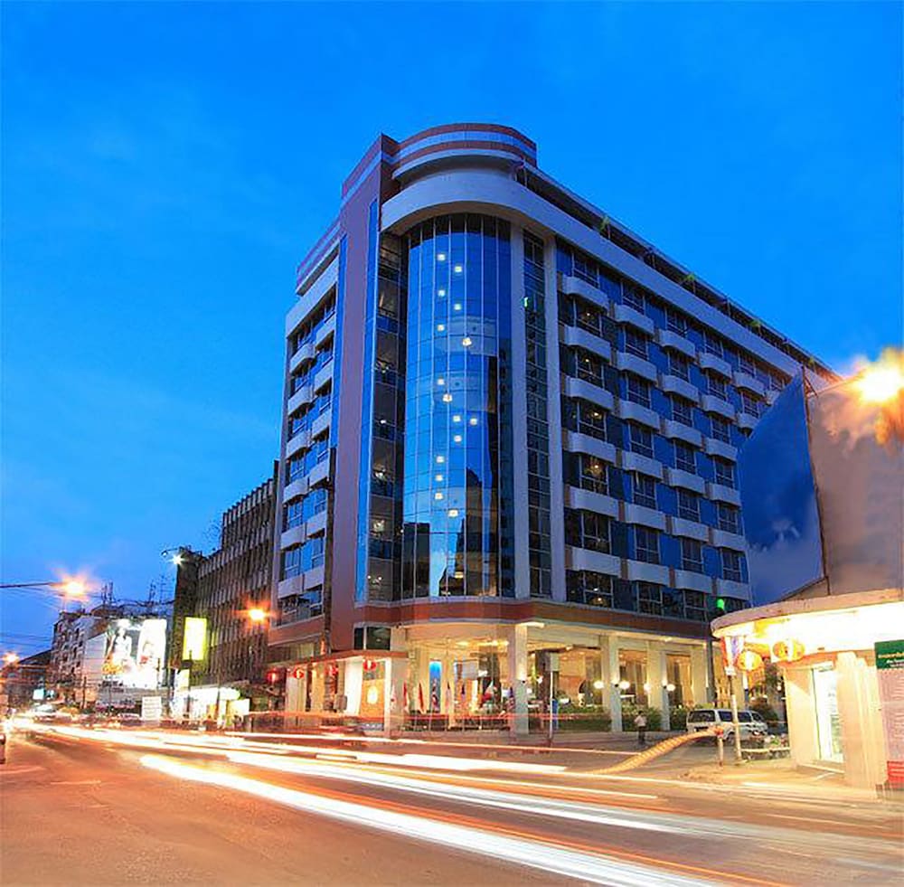 Golden Crown Grand Hotel 1/50