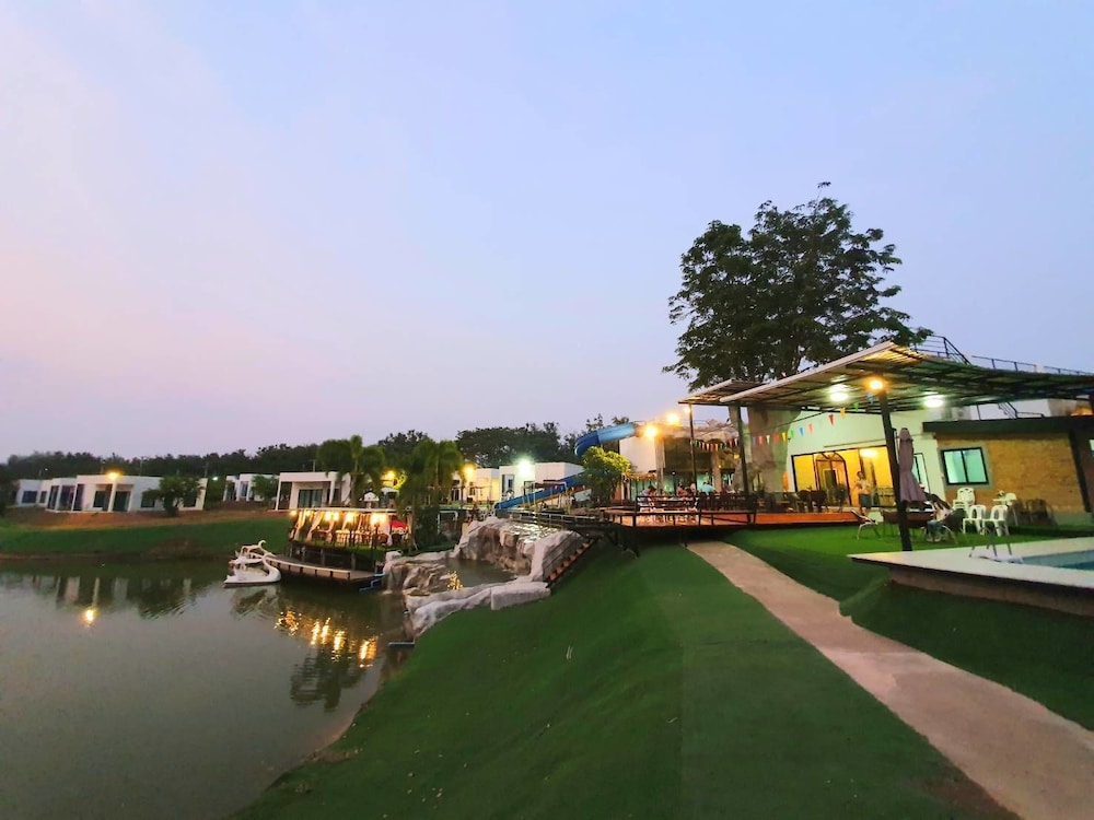 I View Park Resort 63/71