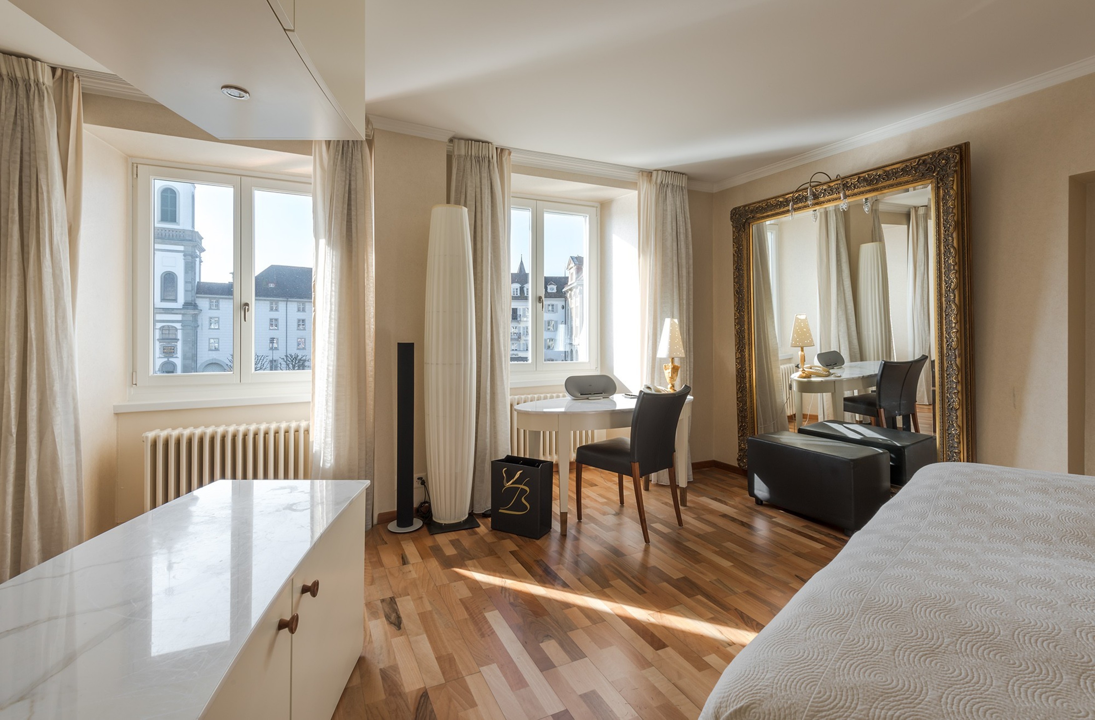 جناح بحوض جاكوزي، Hotel des Balances 3/7
