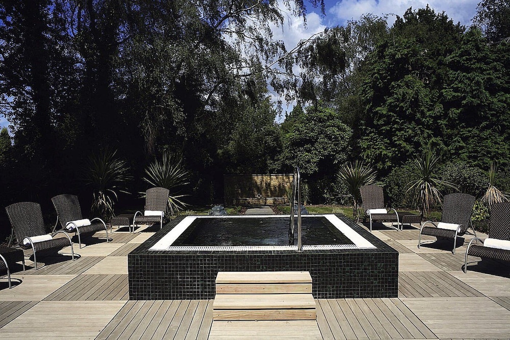 Alexander House And Utopia Spa 77/85