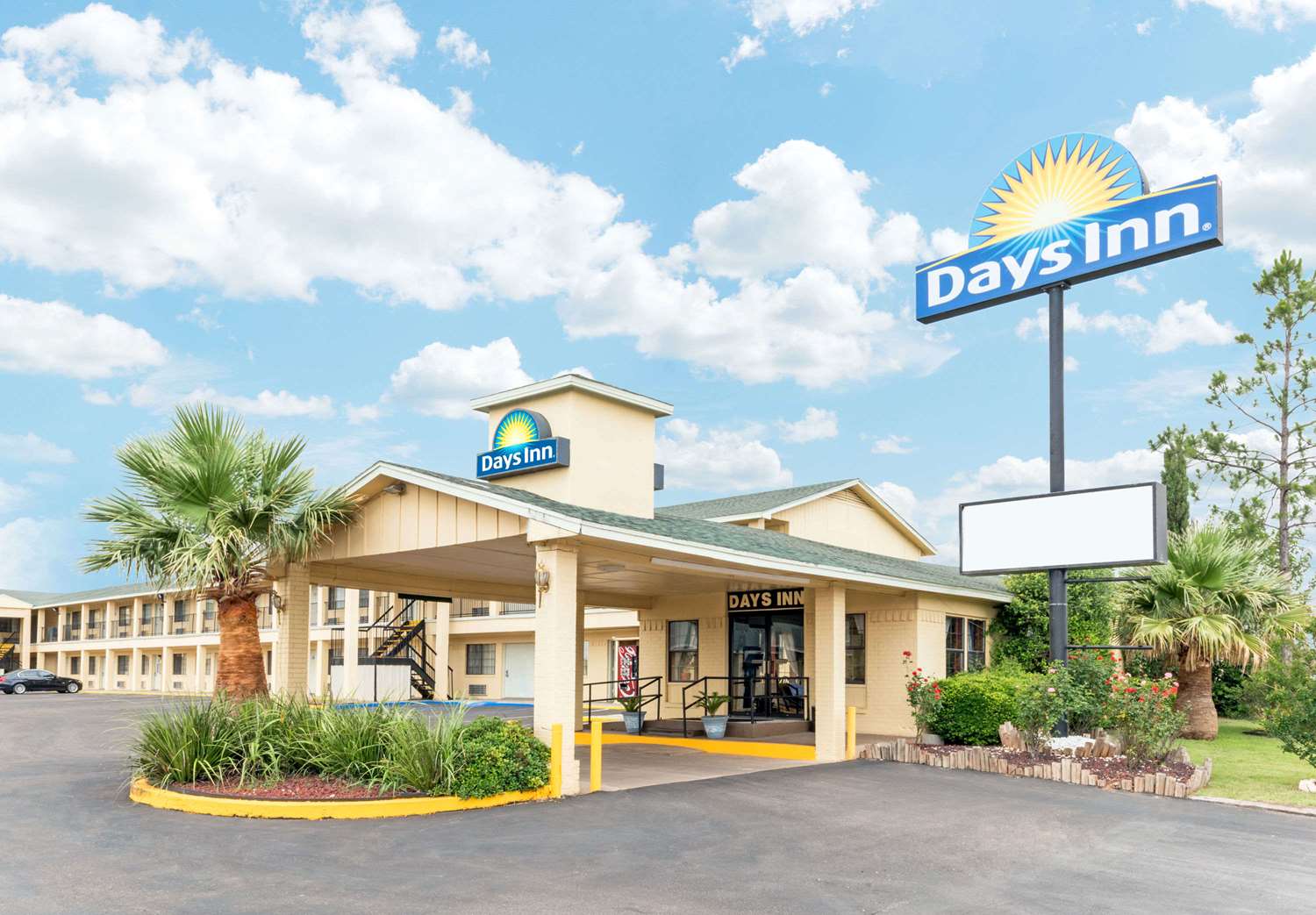 Days Inn by Wyndham Snyder 1/7