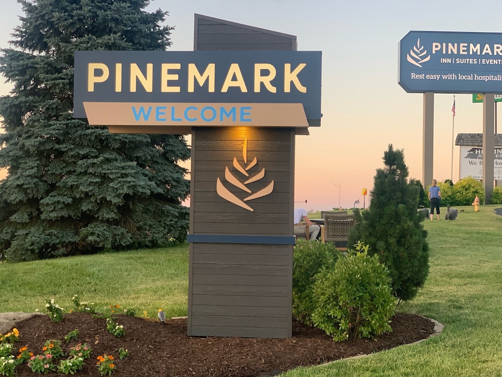 PINEMARK Inn Suites Events 4/50