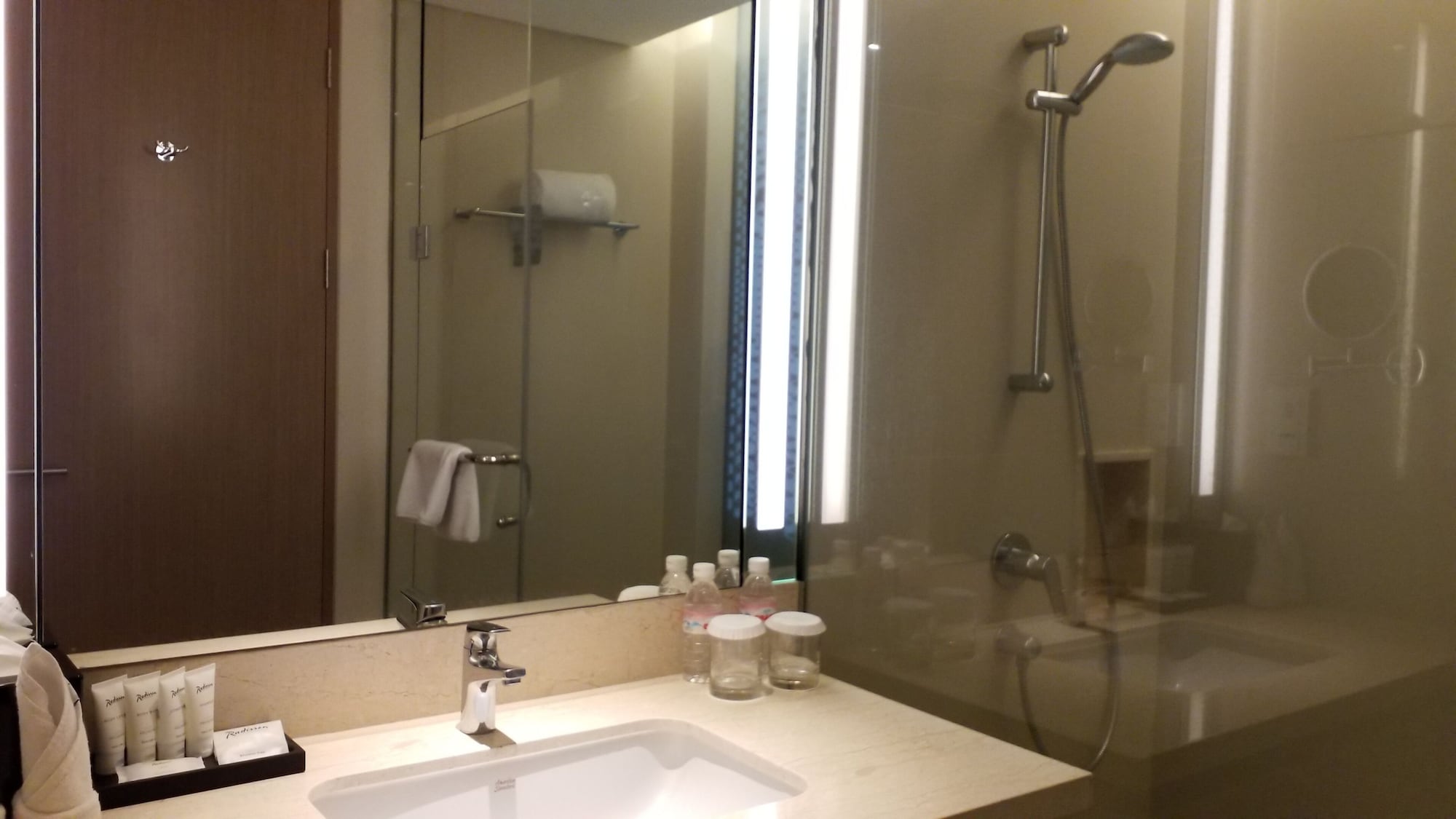 غرفة ديلوكس بسريرين منفصلين، Radisson Lampung Kedaton 5/7