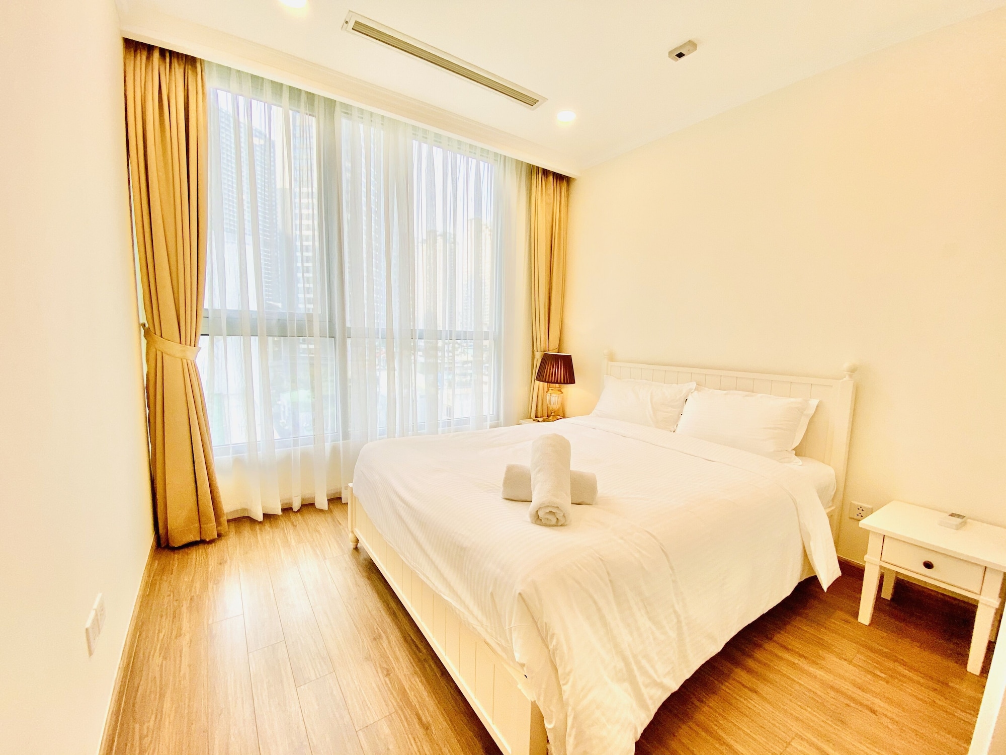 3 BEDROOMS, DELUXE, APARTMENT, 2 BATHROOMS