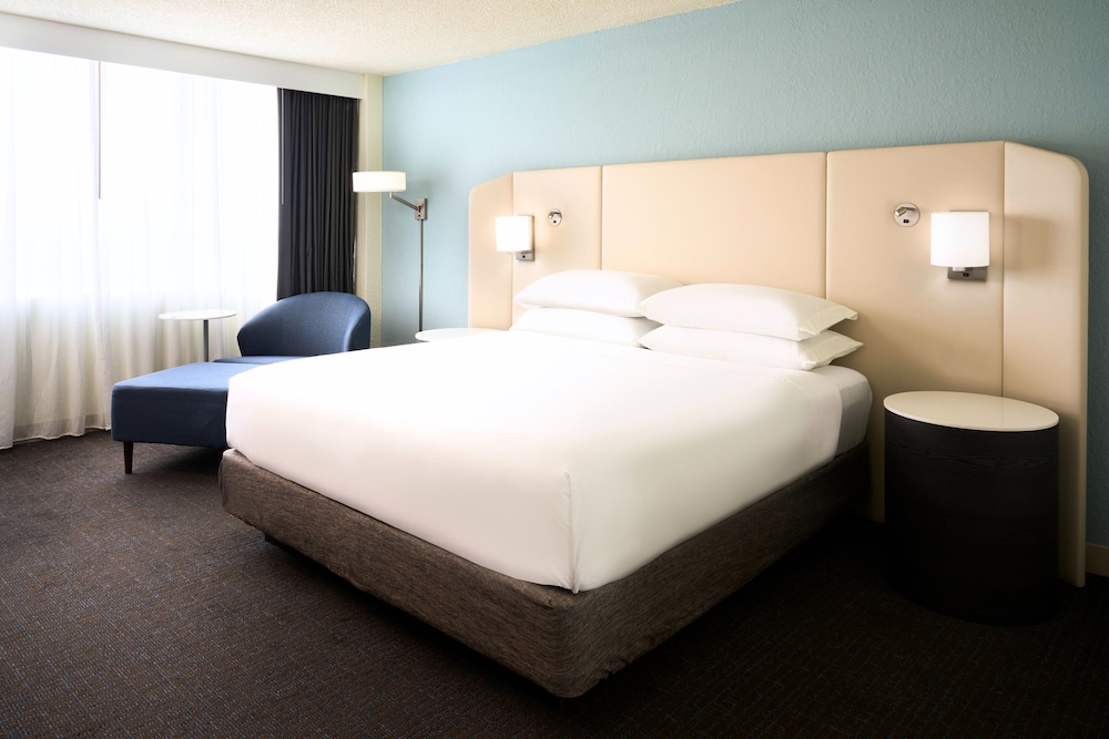 Room at Delta Hotels by Marriott West Palm Beach, WEST PALM BEACH - FL