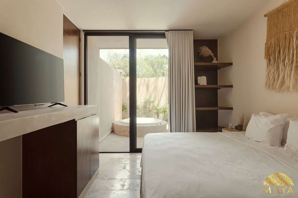 Master, Plunge, Suite, 2 King Beds