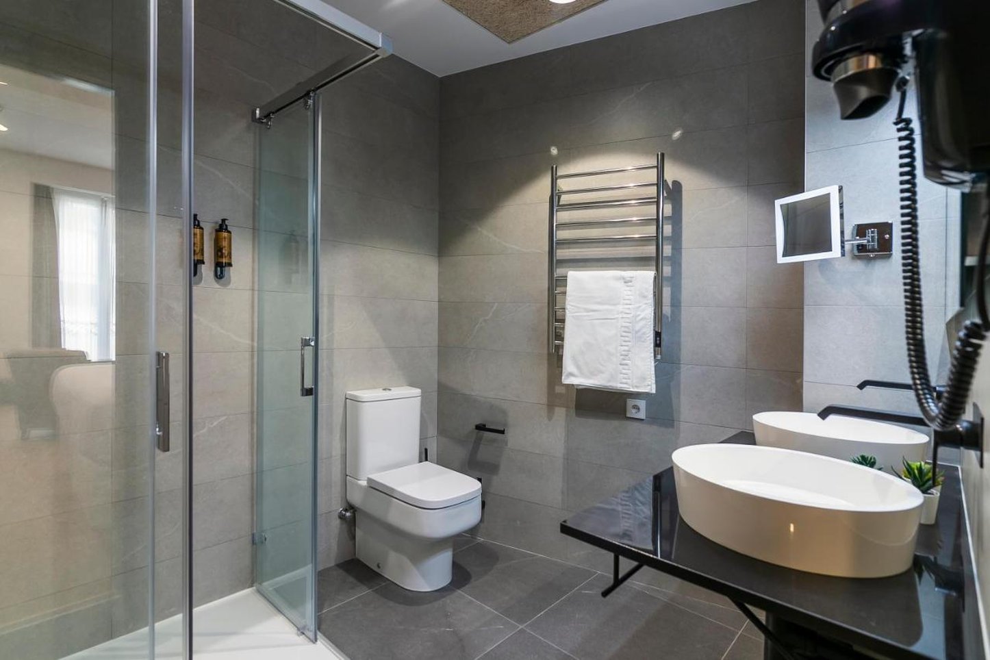 AQUITANIA HOME SUITES 32/36