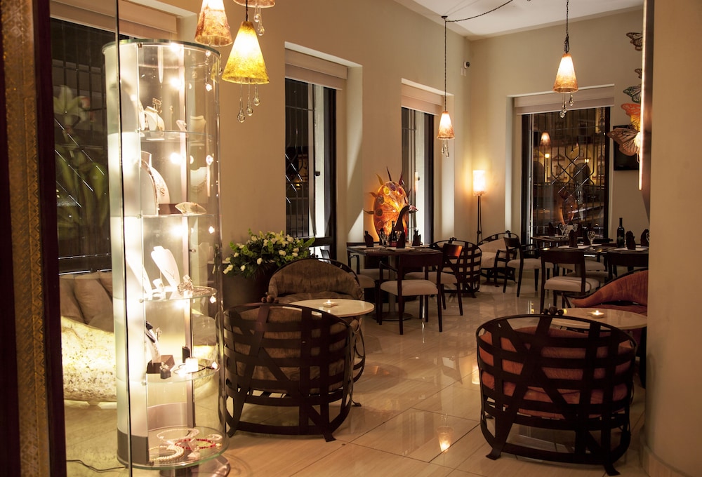 Plaza Gallery Hotel & Boutique 55/70