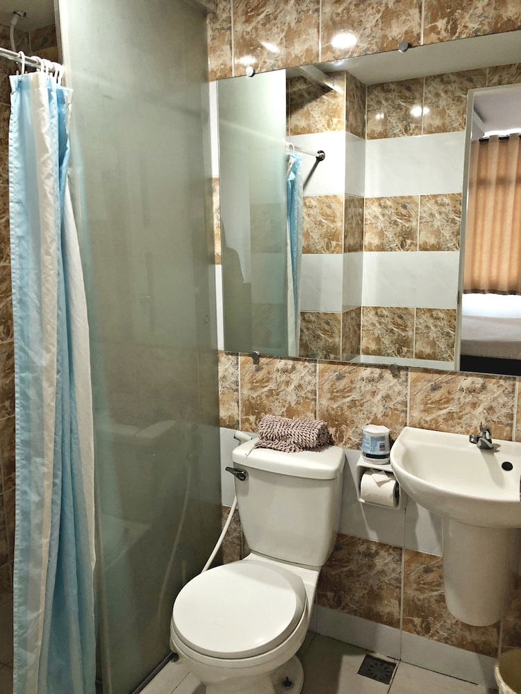 Ninong's Hotel 13/41