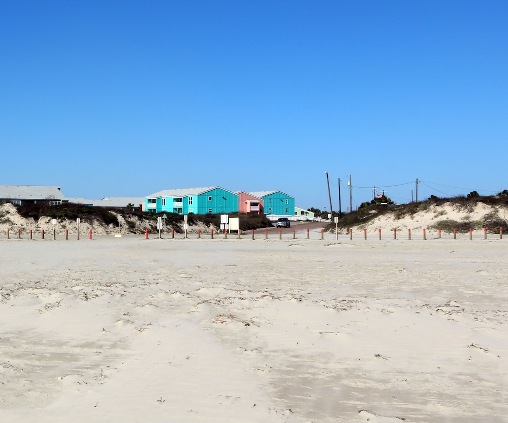 Executive Keys Condominiums on the Beach 7/66