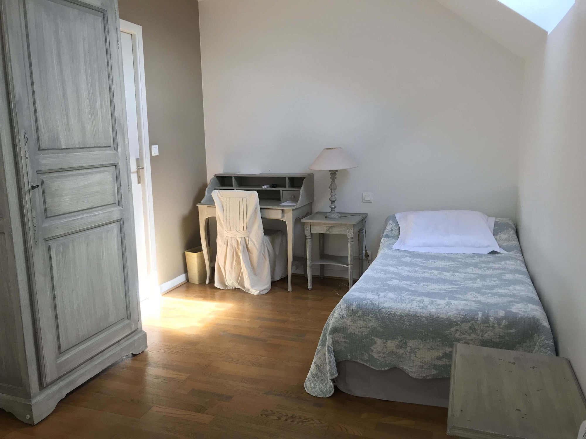 Room, Triple, 1 Double and 1 Single Bed, Street Side View
