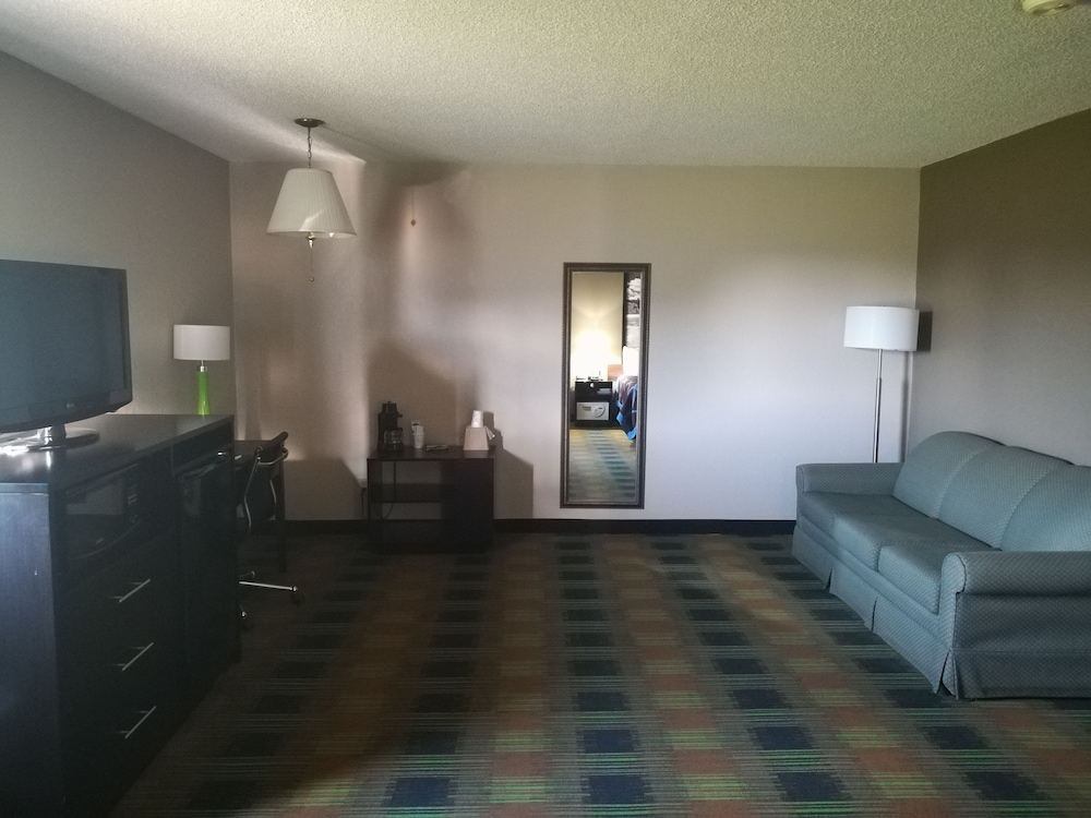 Super 8 By Wyndham Keokuk 14/21