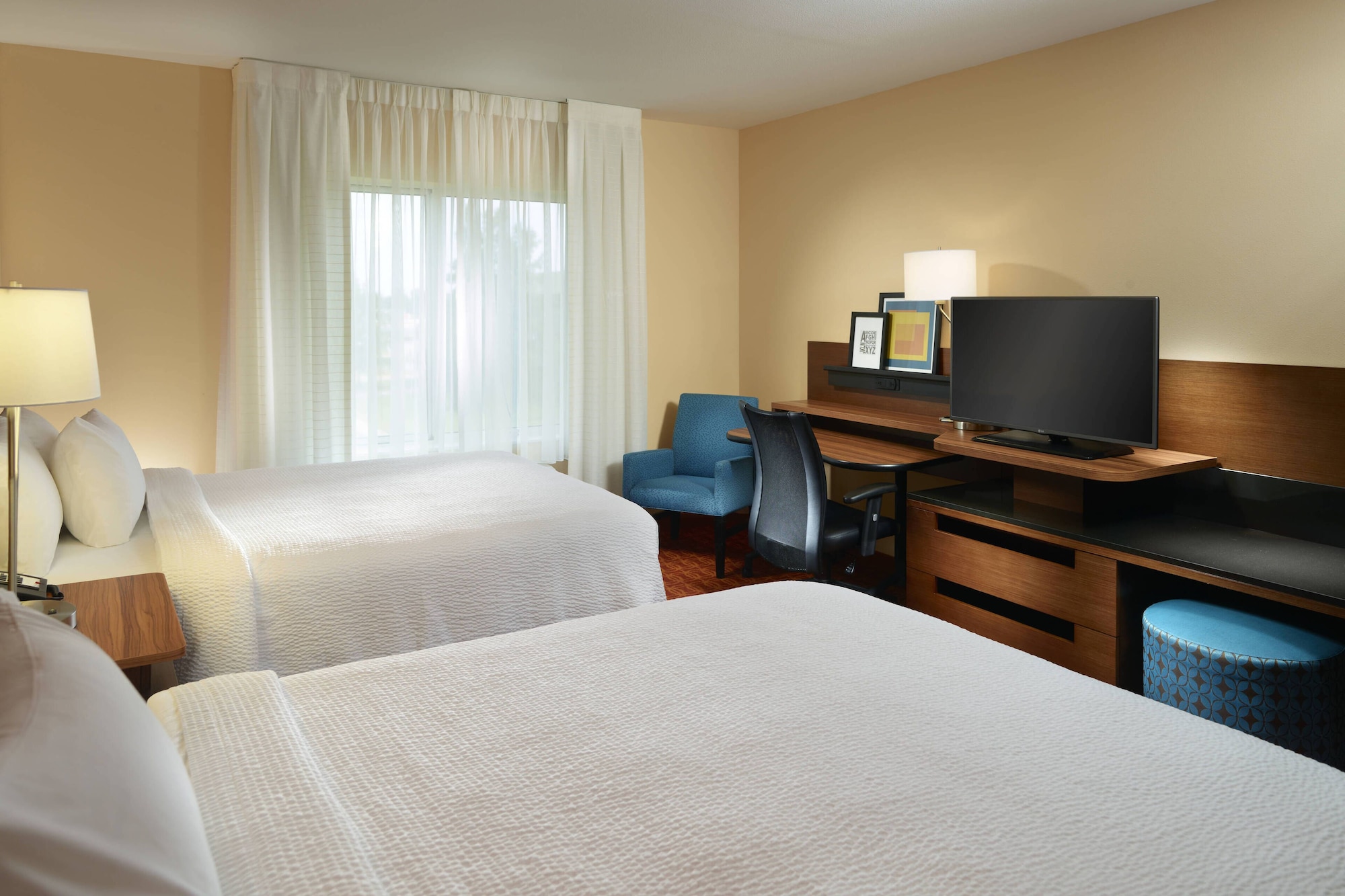 Studio, 2 Queen Beds, Sofa, Accessible