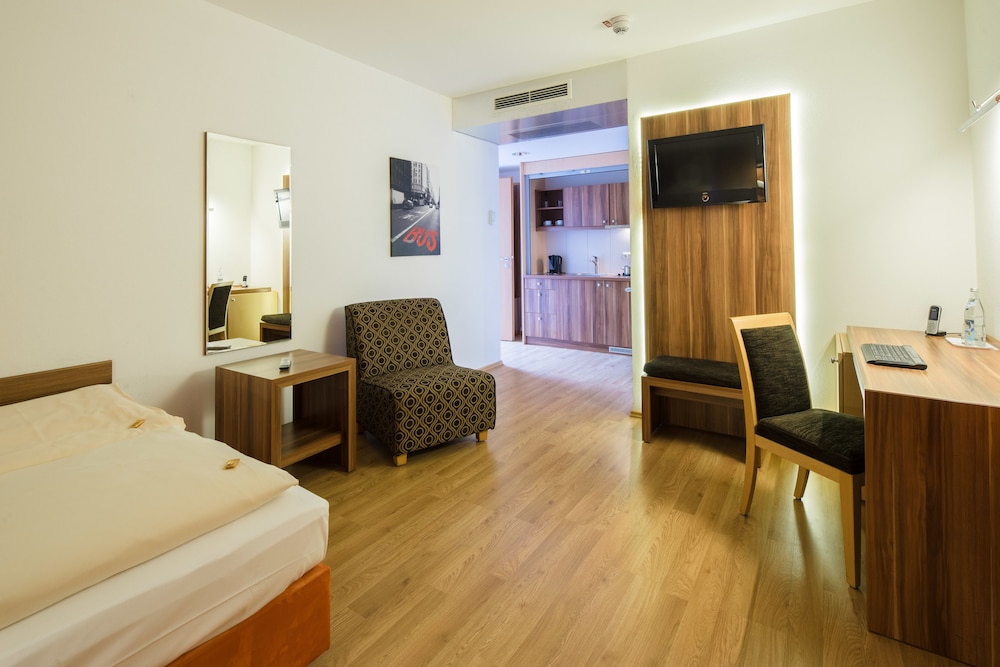Hotel Meridian 16/27