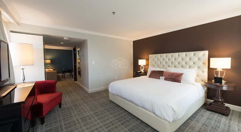 JUNIOR SUITE, KING BED, ACCESSIBLE