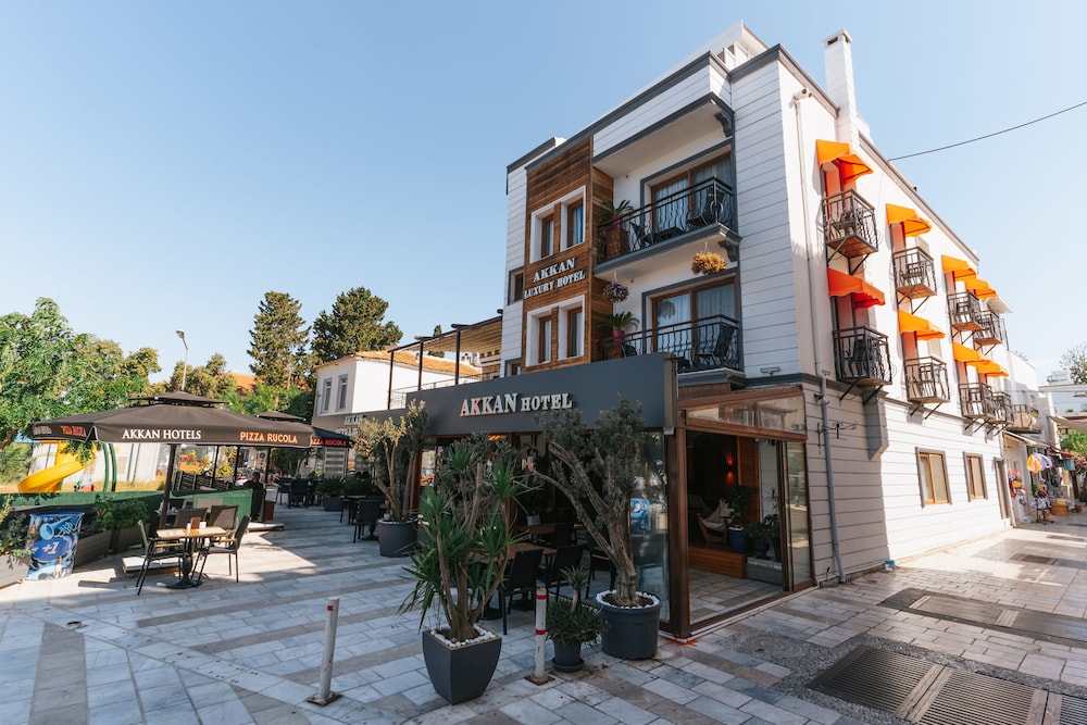 AKKAN LUXURY HOTEL 10/84