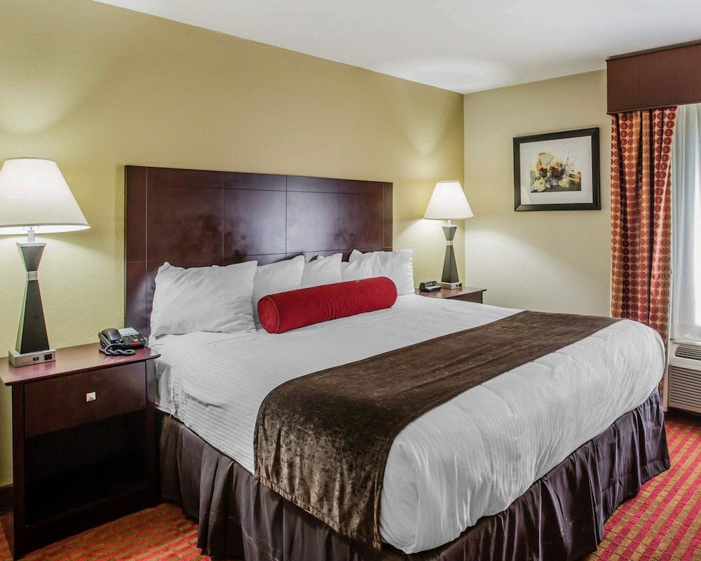 Quality Suites Nashville Airport 9/50