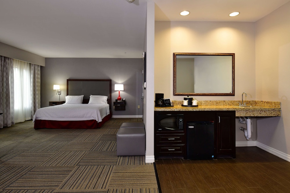 Hampton Inn & Suites Fredericksburg 5/34