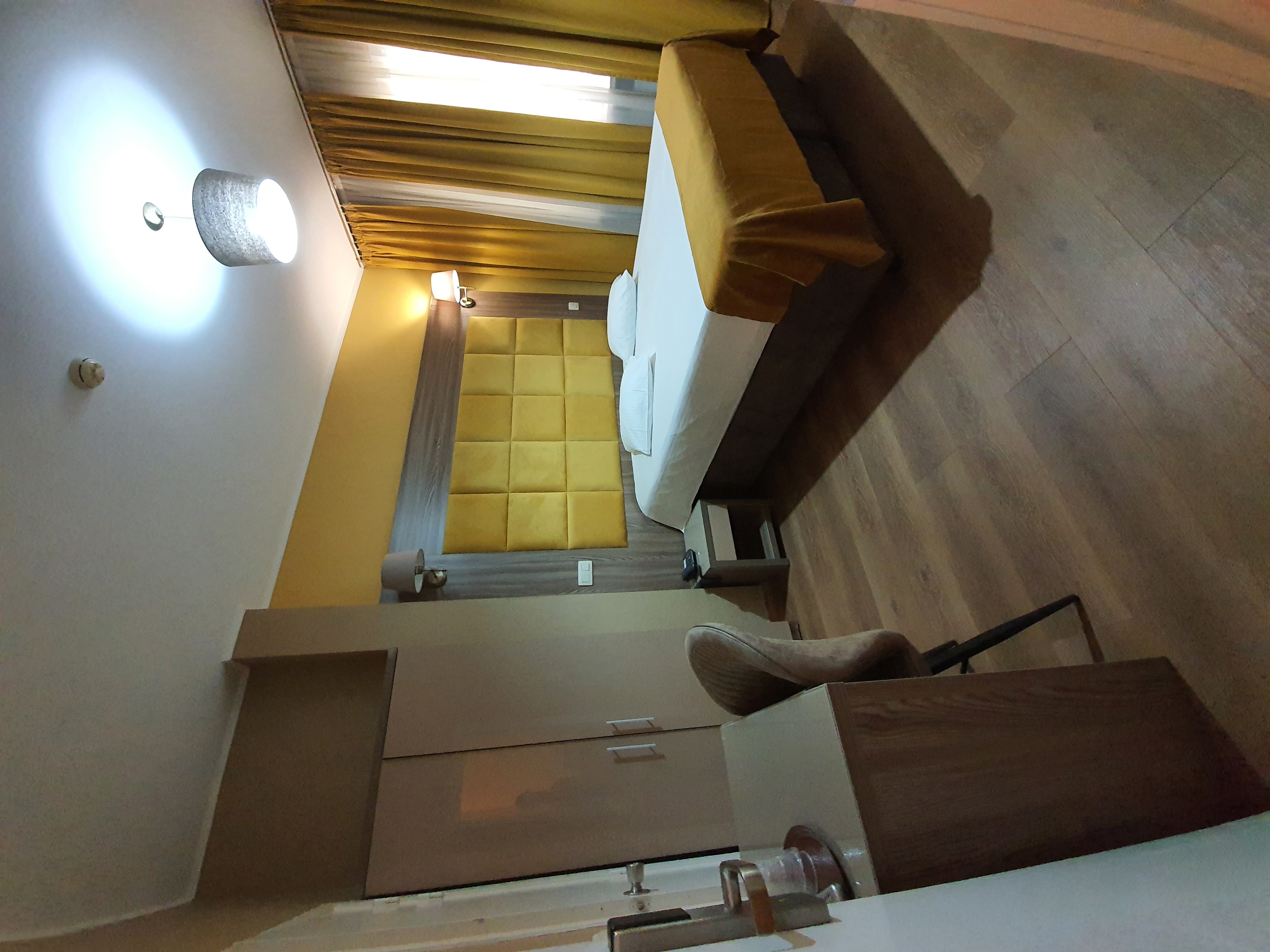 Economy, Double Bed, Hotel Midi-Zuid 3/5