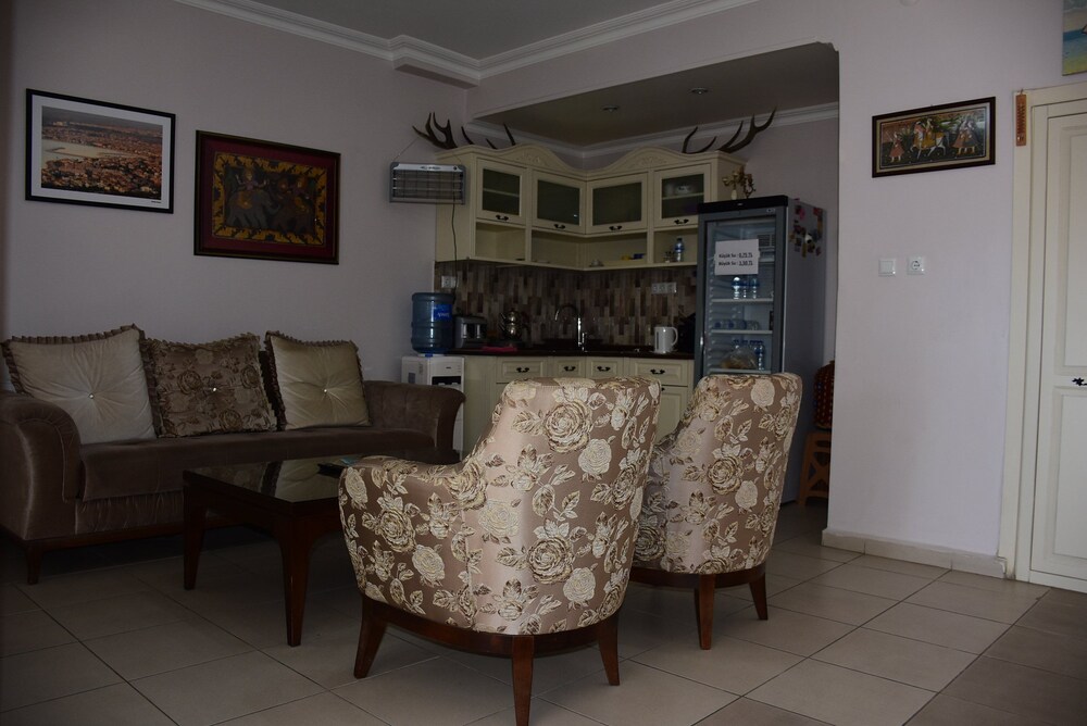 Burhaniye Merkez Otel 8/16