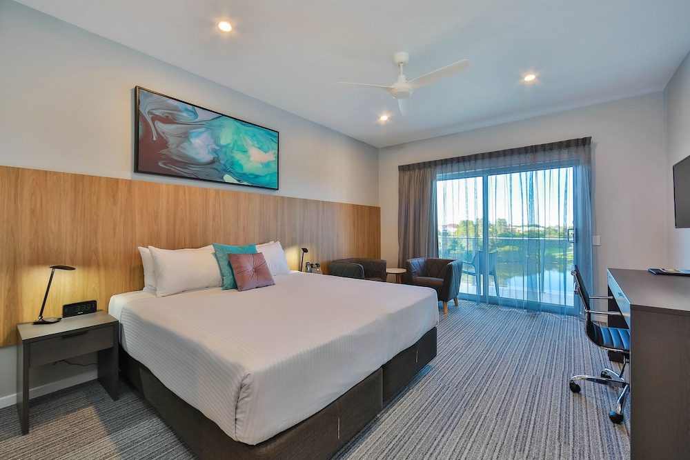 Best Western Plus North Lakes Hotel 10/50