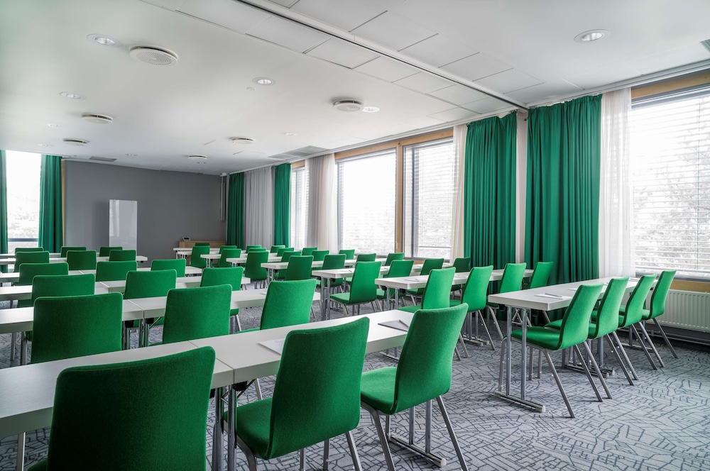 Radisson RED Oslo Airport 52/60