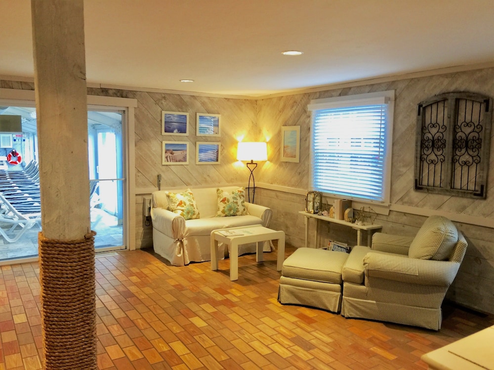 Cape Winds Resort 28/46