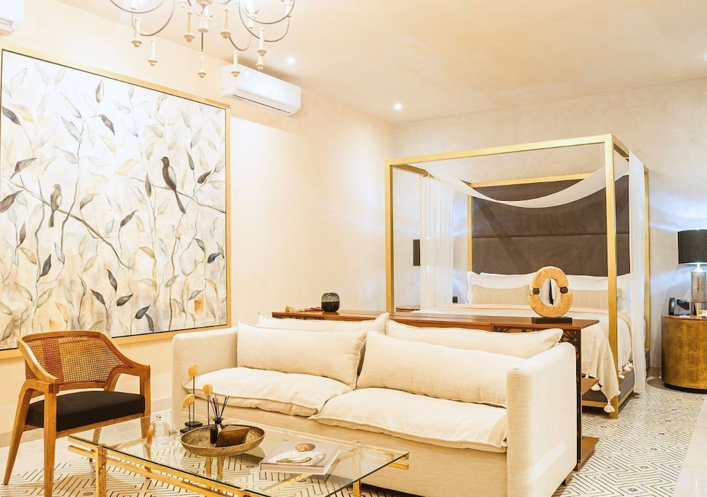 Adoro Hotel Boutique 34/50