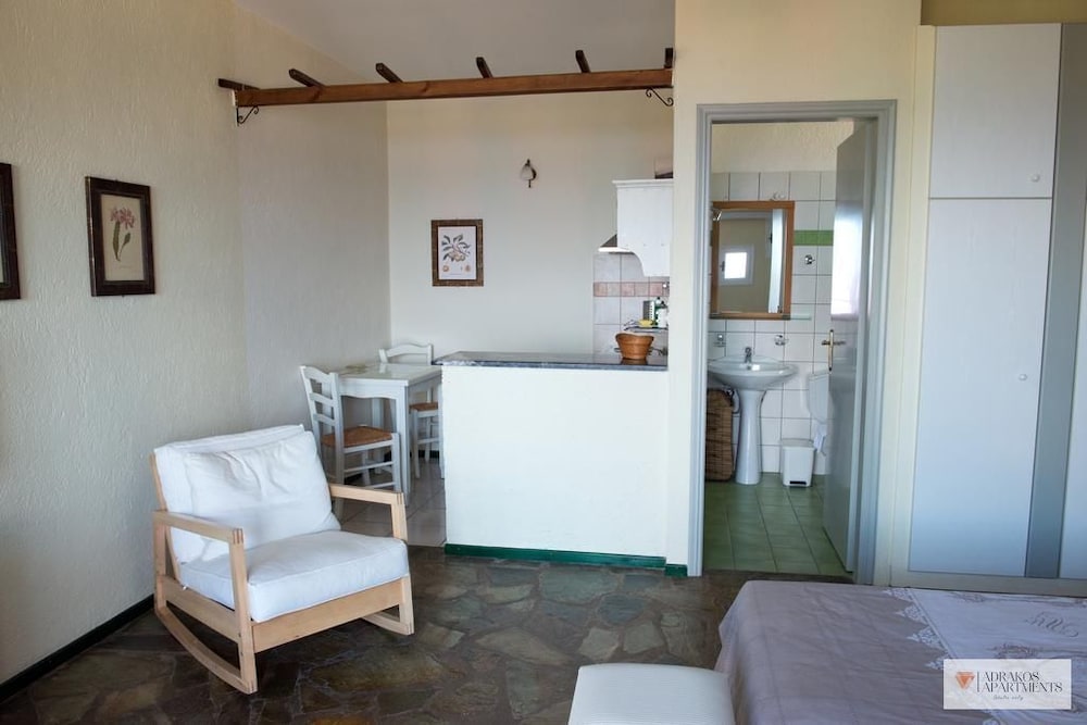Adrakos Apartments 6/78