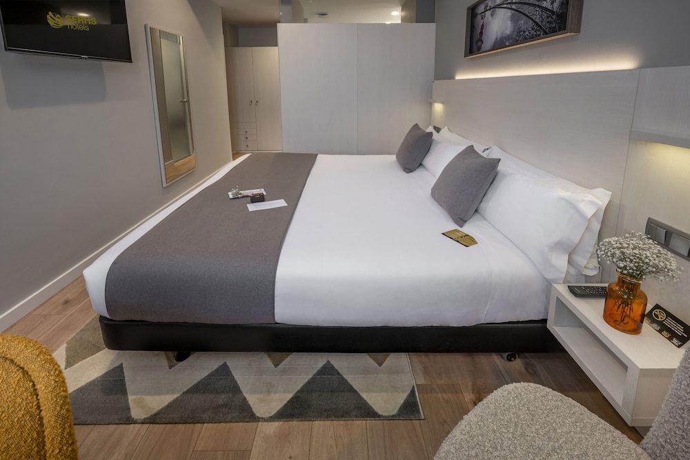 COMFORT, SINGLE, DOUBLE BED, PRIVATE BATHROOM