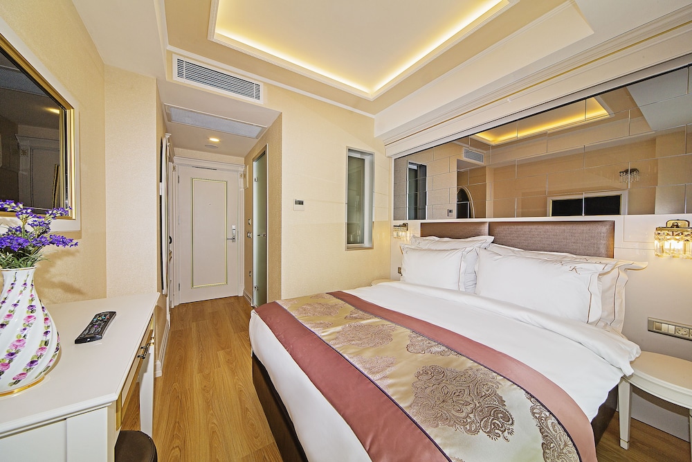 Grand Naki Hotel 15/44