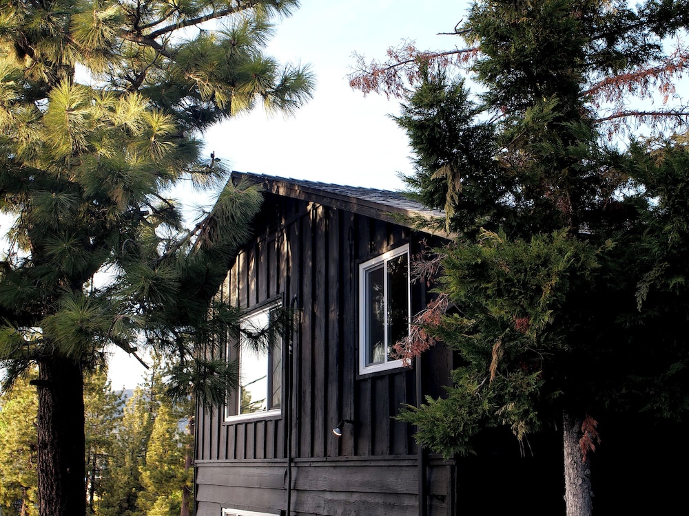 Sierra Blue Hotel & Swim Club in BIG BEAR LAKE - CA