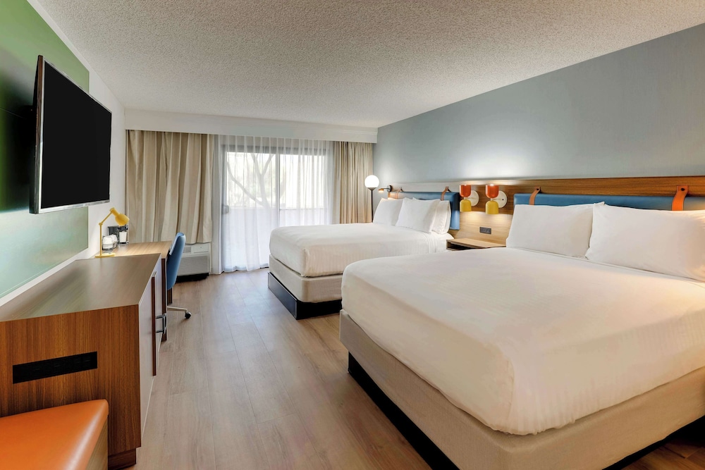 DELUXE, 2 QUEEN BEDS